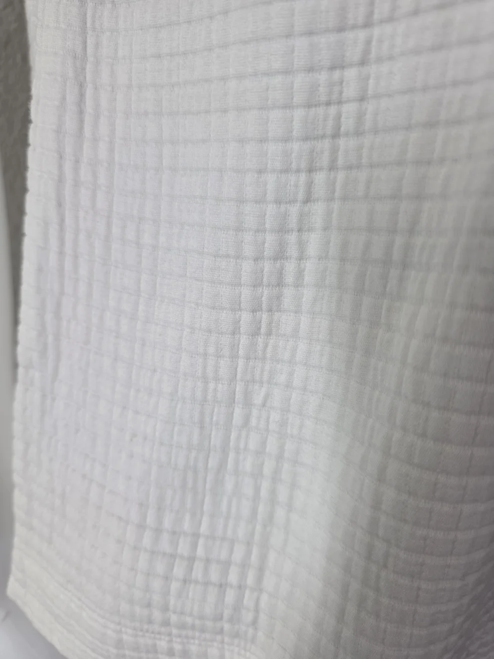 Eileen Fisher Quilted White Short-Sleeve, Straight Hem Top - Size XS